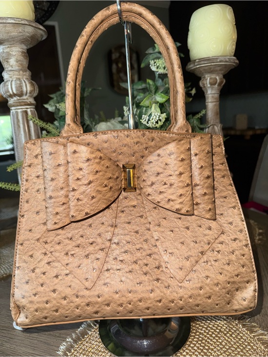 Handbags - NWOT Bow-Accent Tan Ostrich-Leather Satchel Bag - Stunning ⭐️